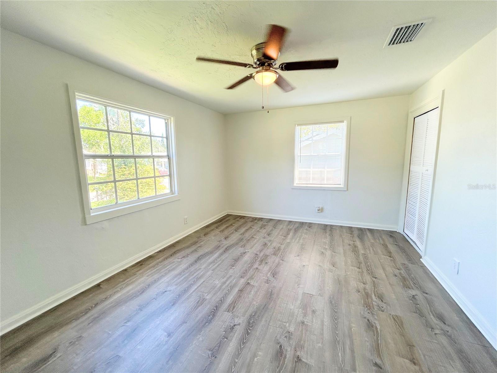 1528 W RIVER SHORE WAY