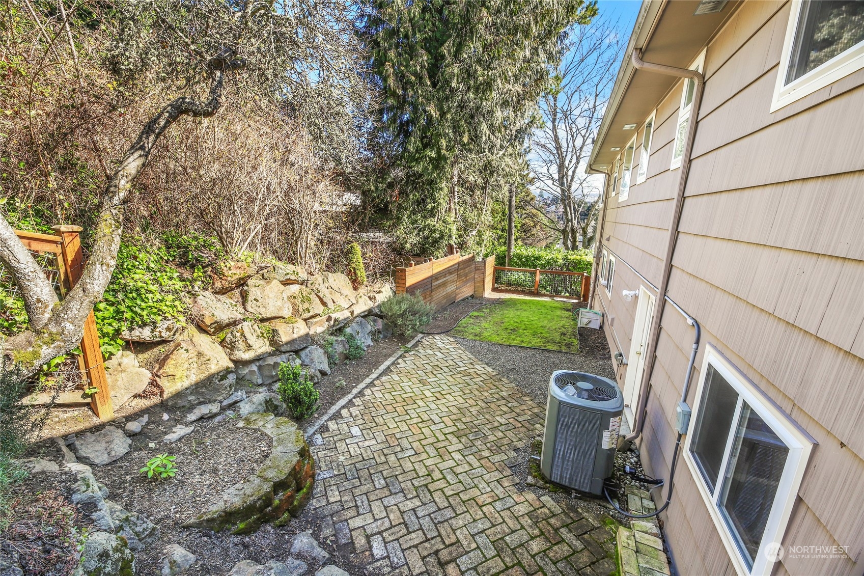 2656 Bishop Place W