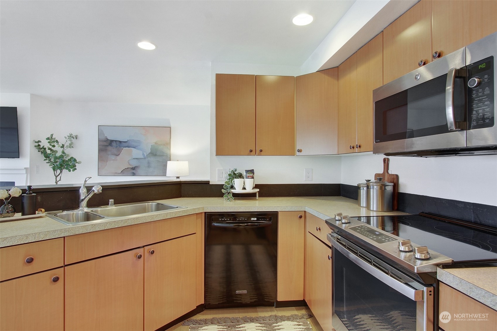 3919 Latona Avenue NE Unit: 304