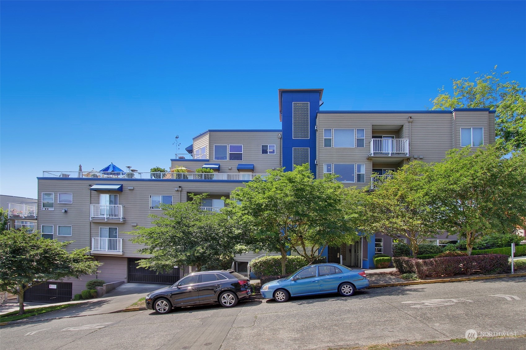 3919 Latona Avenue NE Unit: 304