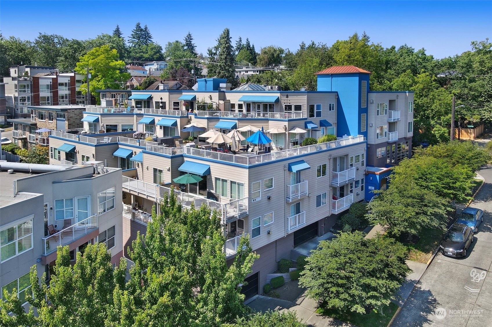 3919 Latona Avenue NE Unit: 304