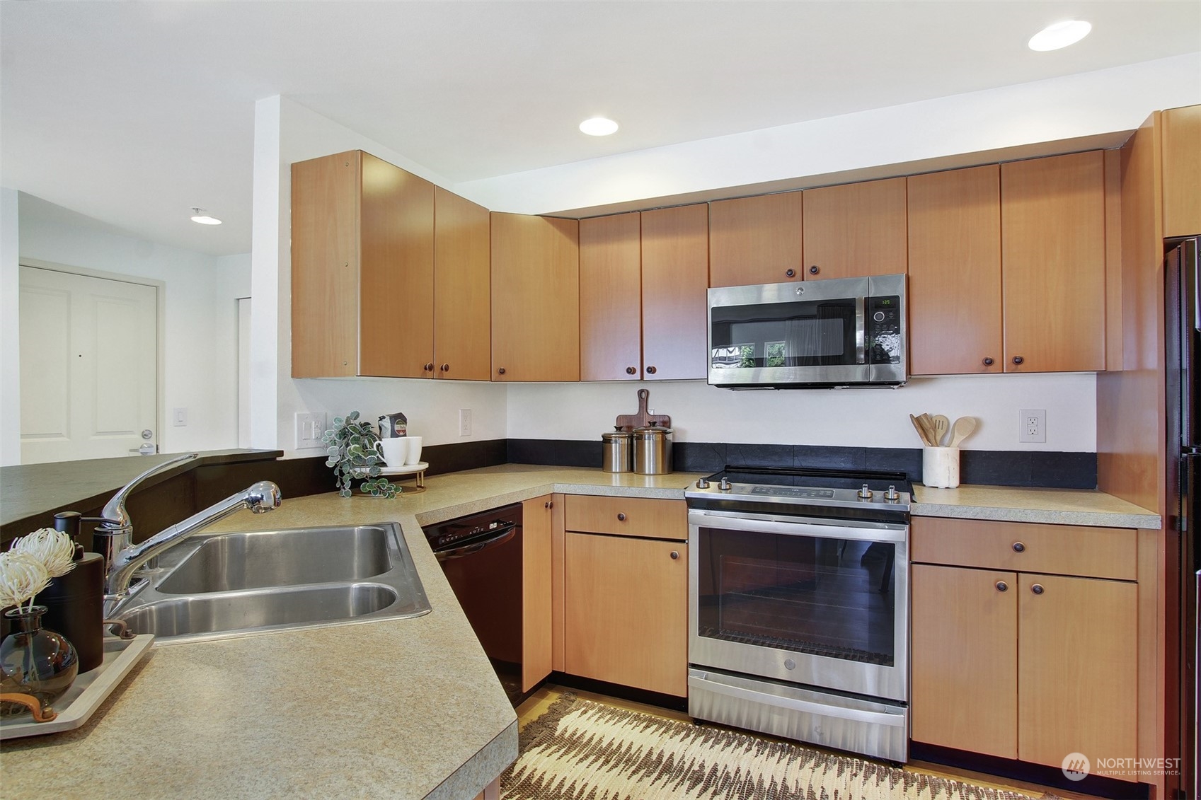 3919 Latona Avenue NE Unit: 304