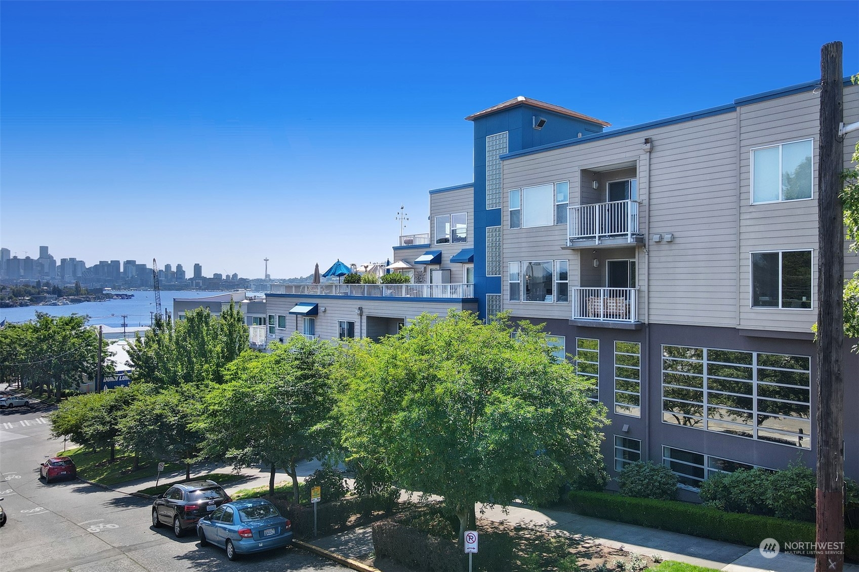 3919 Latona Avenue NE Unit: 304