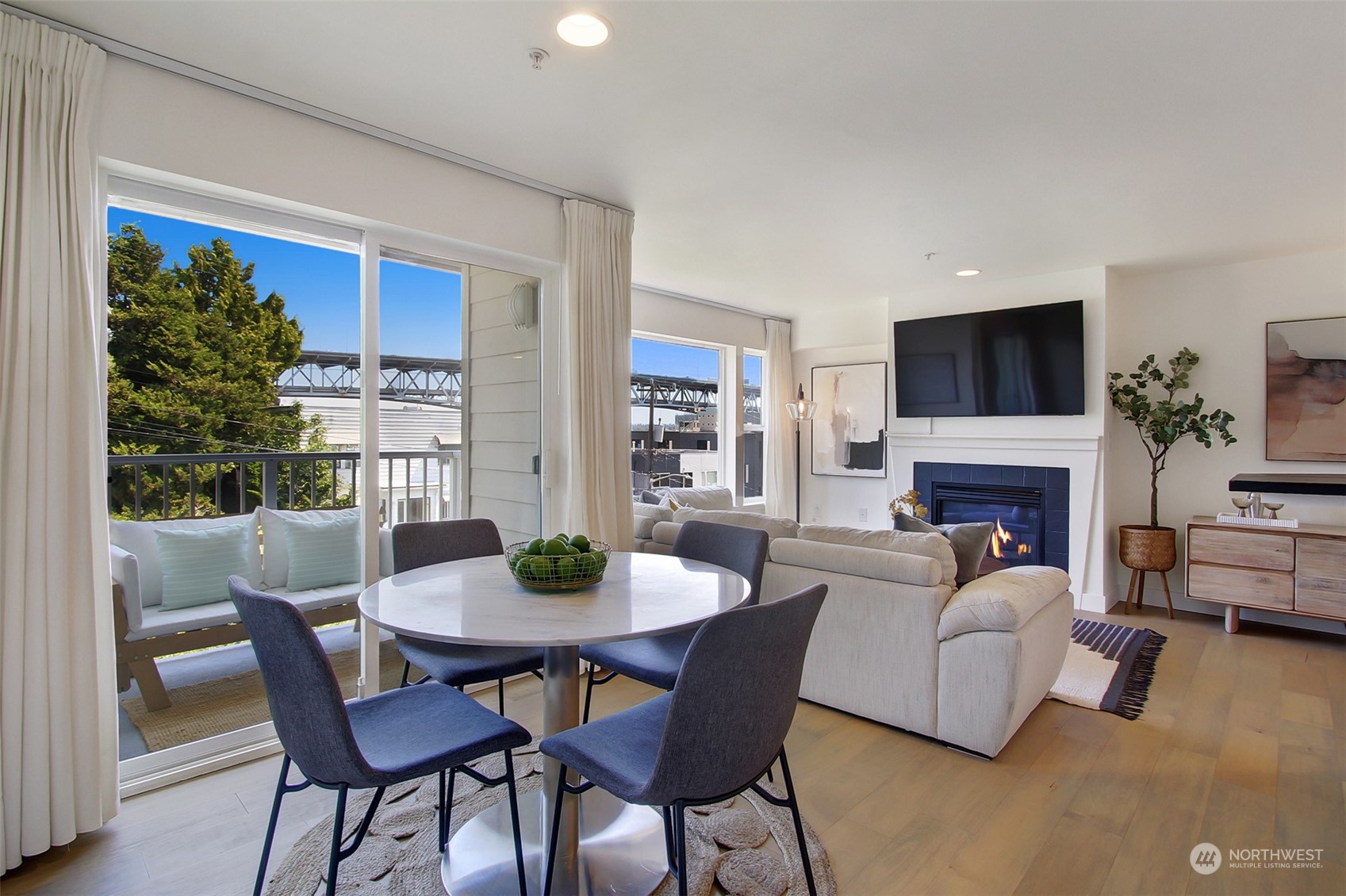 3919 Latona Avenue NE Unit: 304