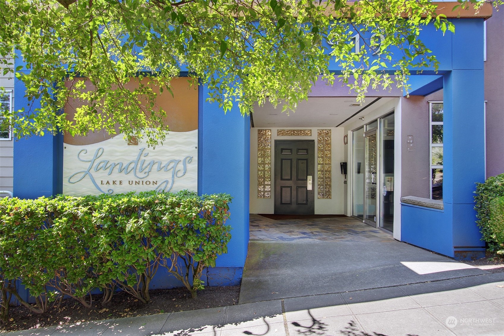 3919 Latona Avenue NE Unit: 304