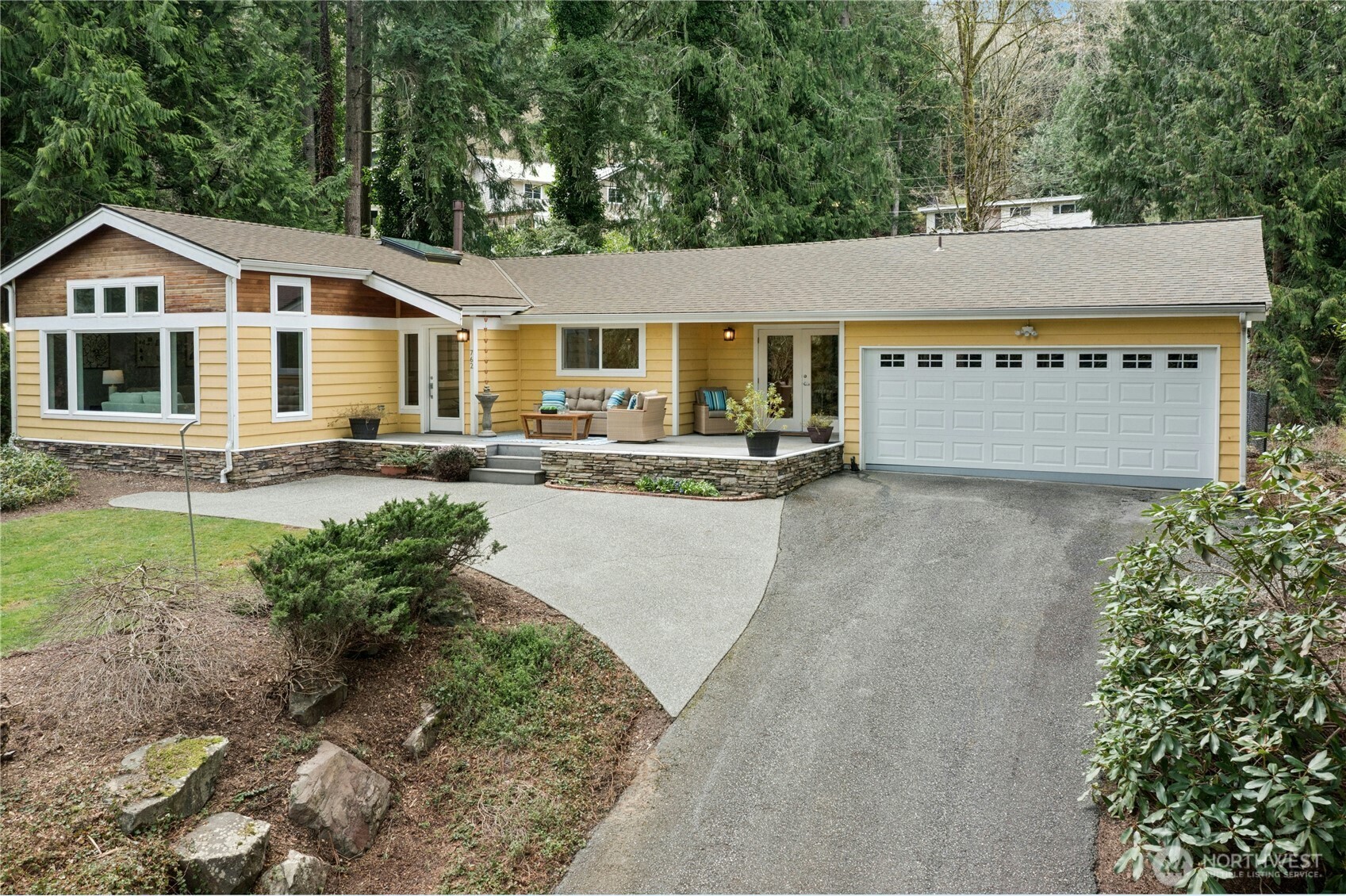 762 Sunrise Place SW