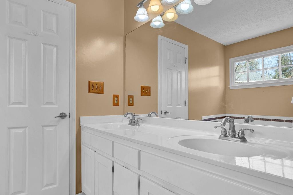 3040 Summit View Court