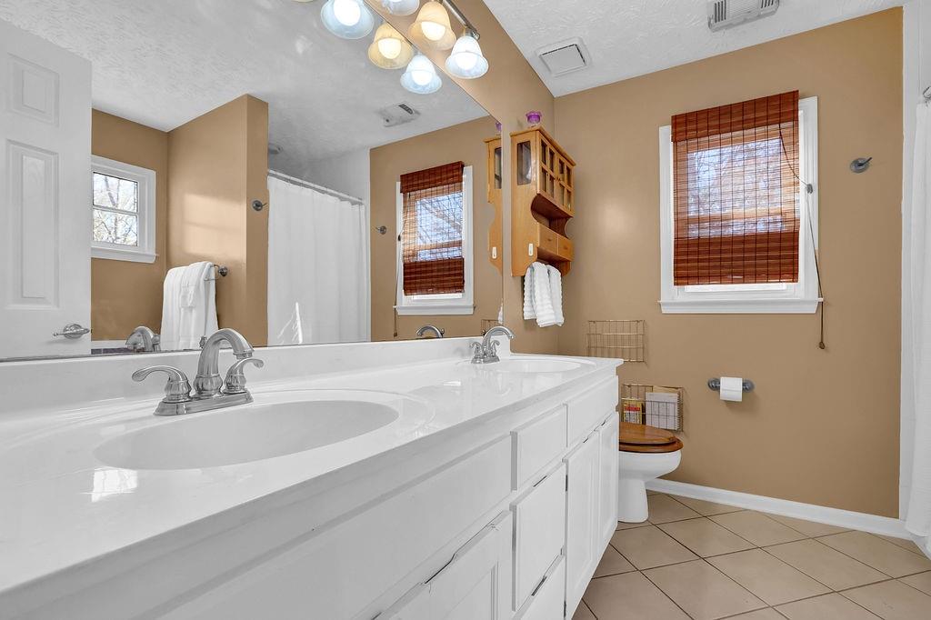 3040 Summit View Court