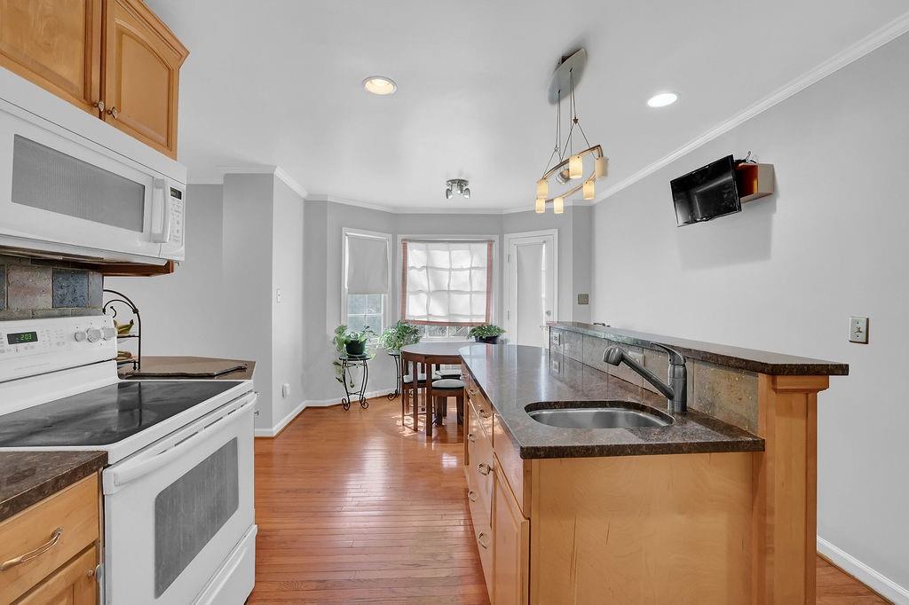 3040 Summit View Court