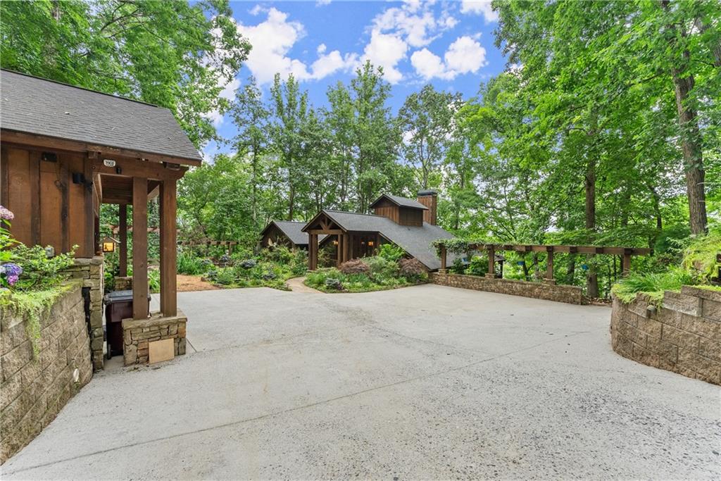 6615 Happy Hollow Trail