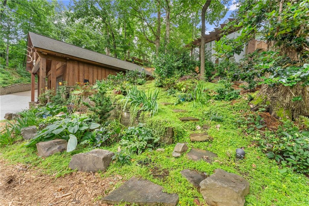 6615 Happy Hollow Trail