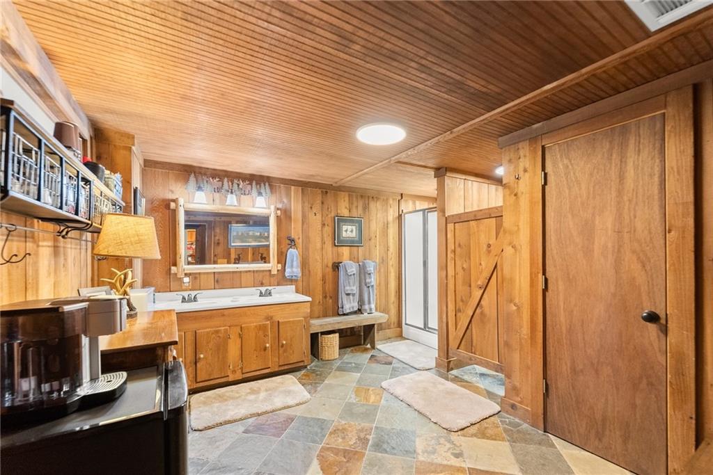 6615 Happy Hollow Trail