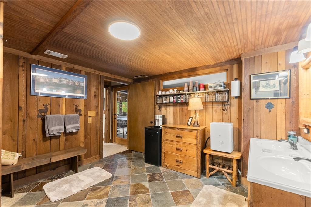 6615 Happy Hollow Trail