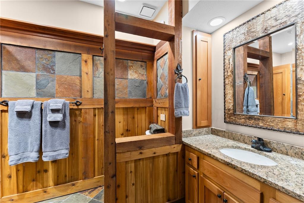 6615 Happy Hollow Trail