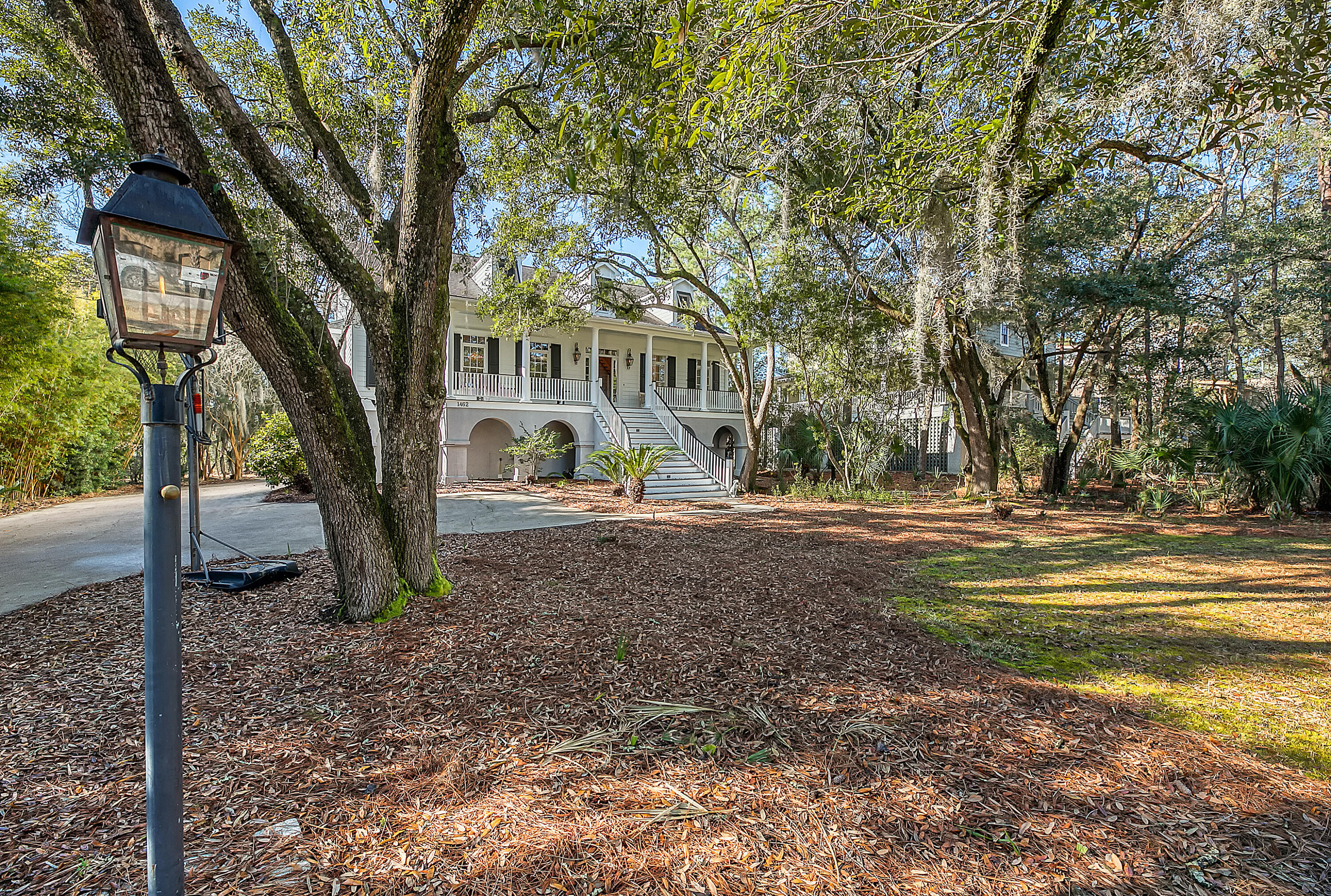 1462 Headquarters Plantation Drive