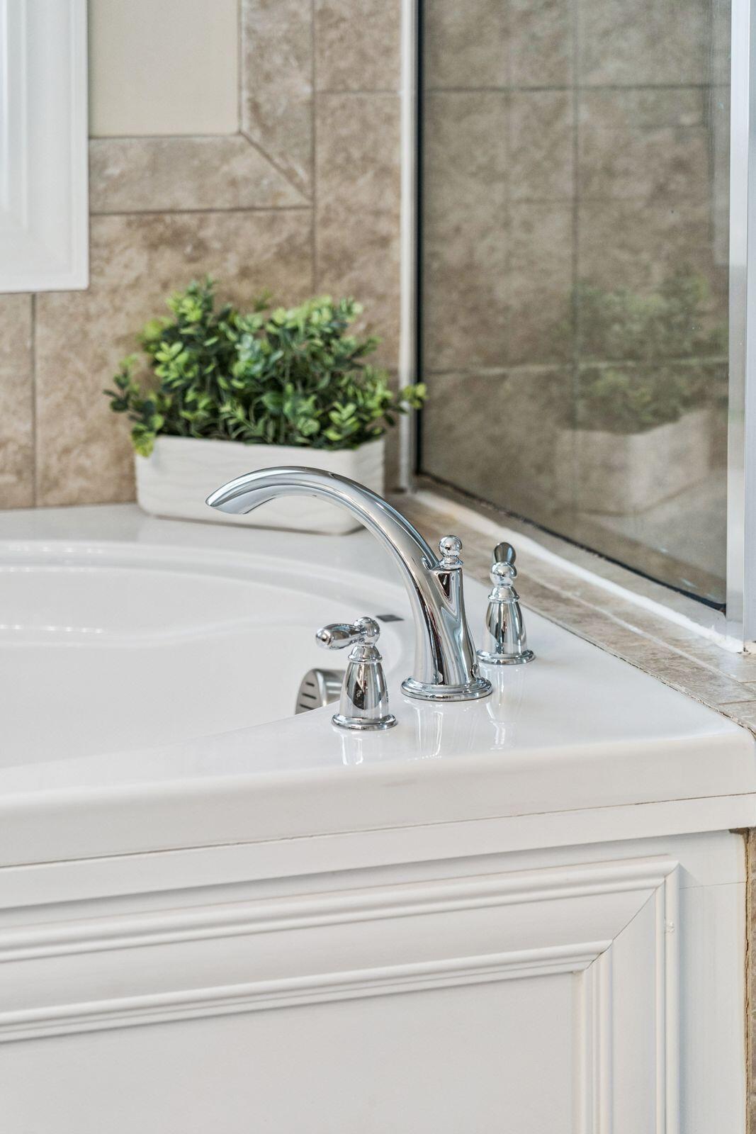 5516 Crescent View Drive