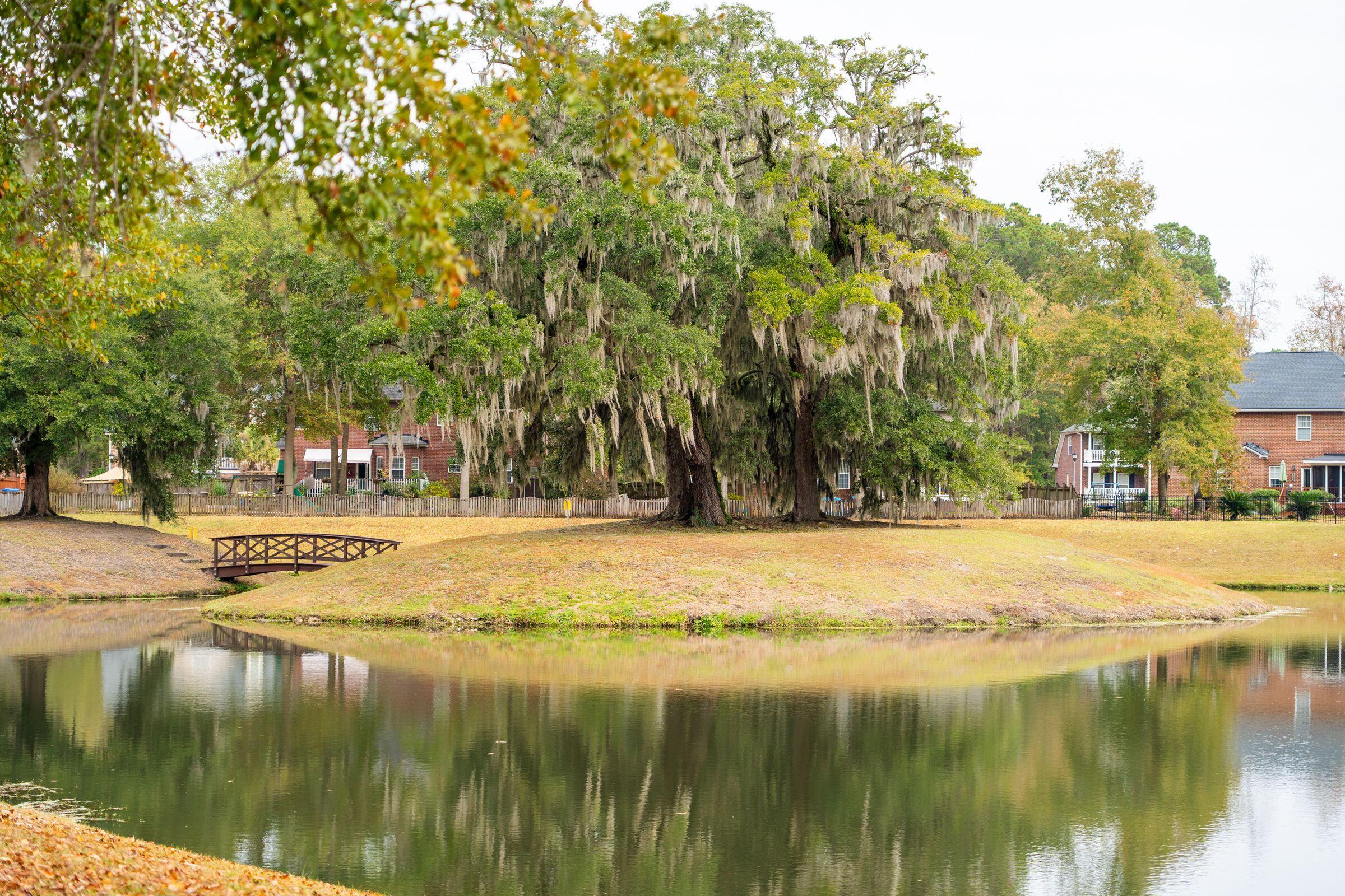 5516 Crescent View Drive