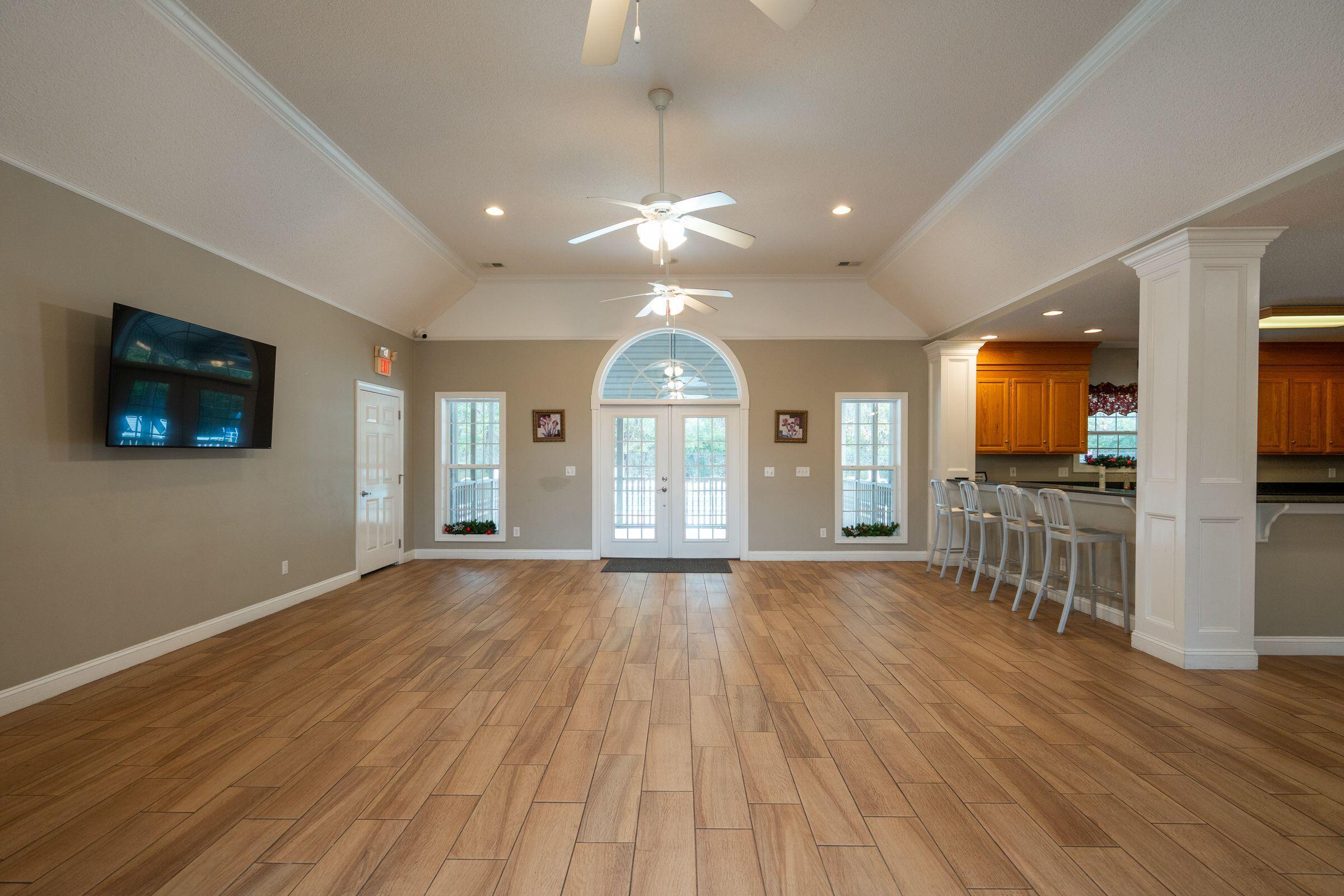 5516 Crescent View Drive