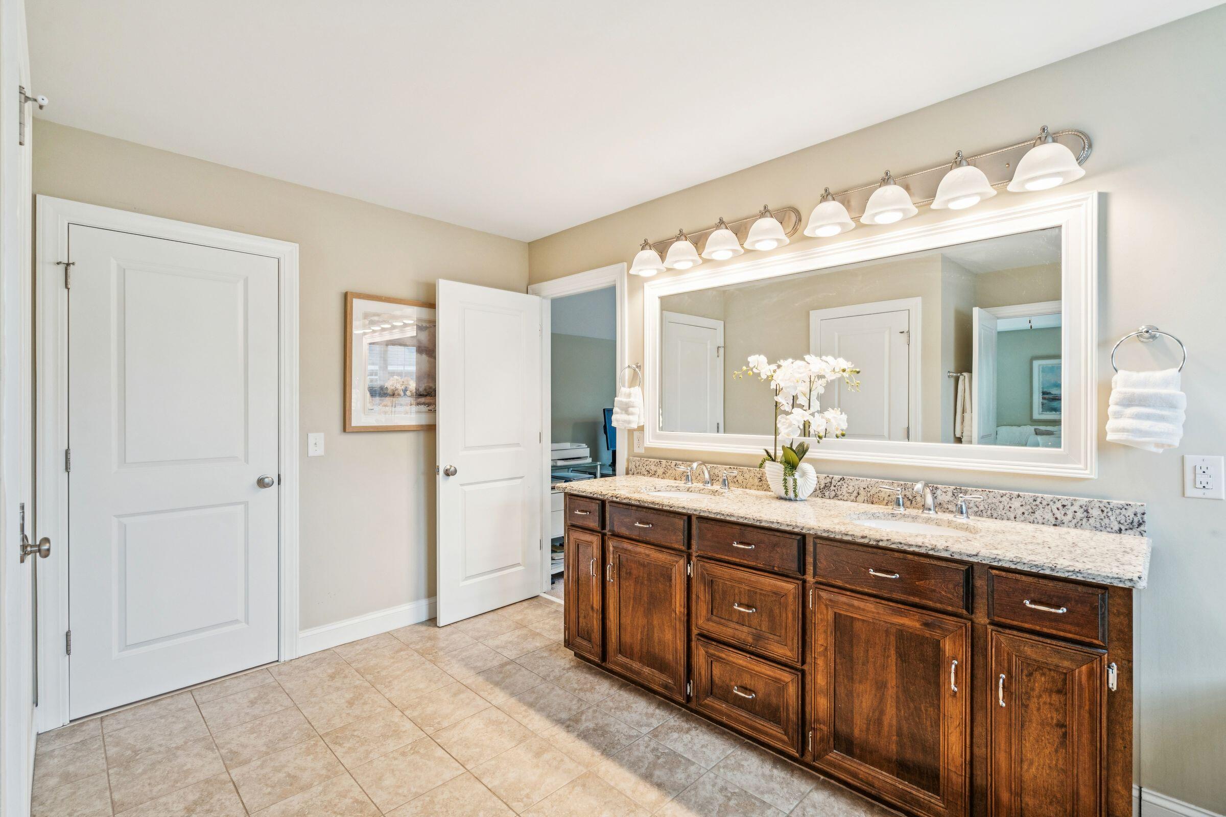 5516 Crescent View Drive