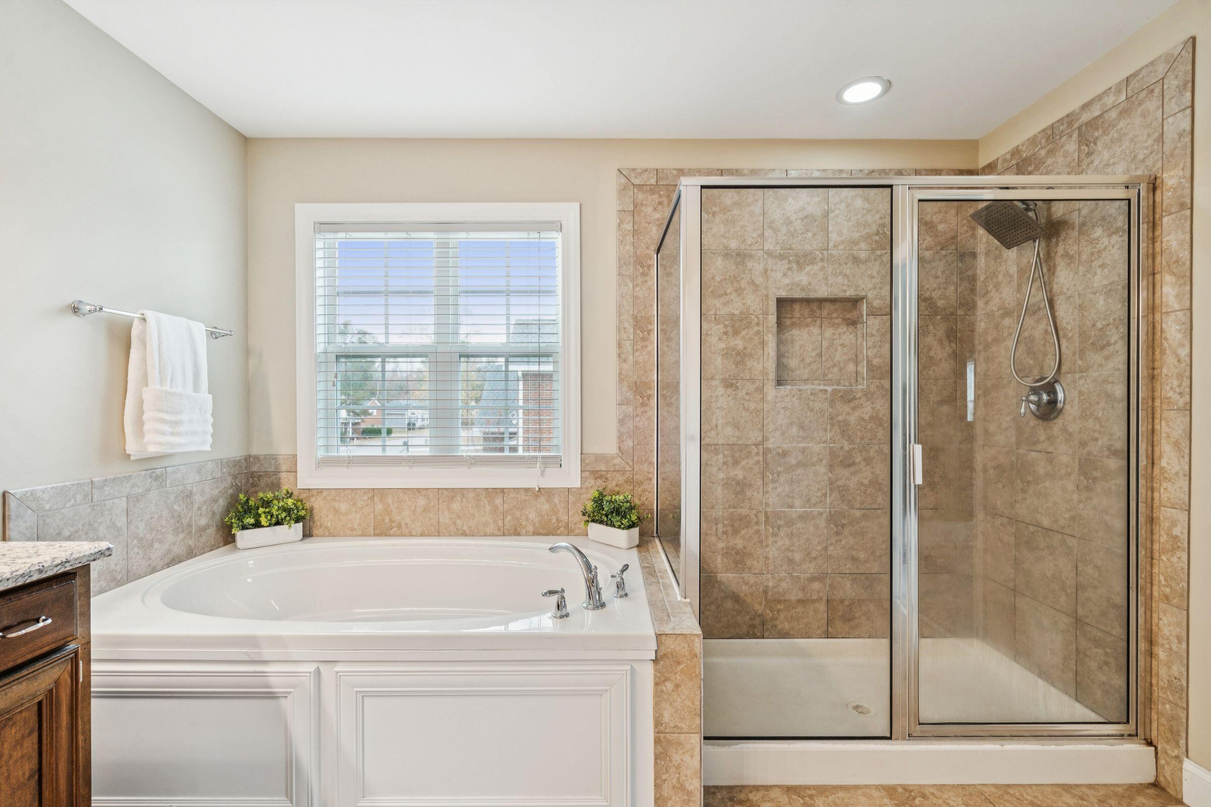 5516 Crescent View Drive