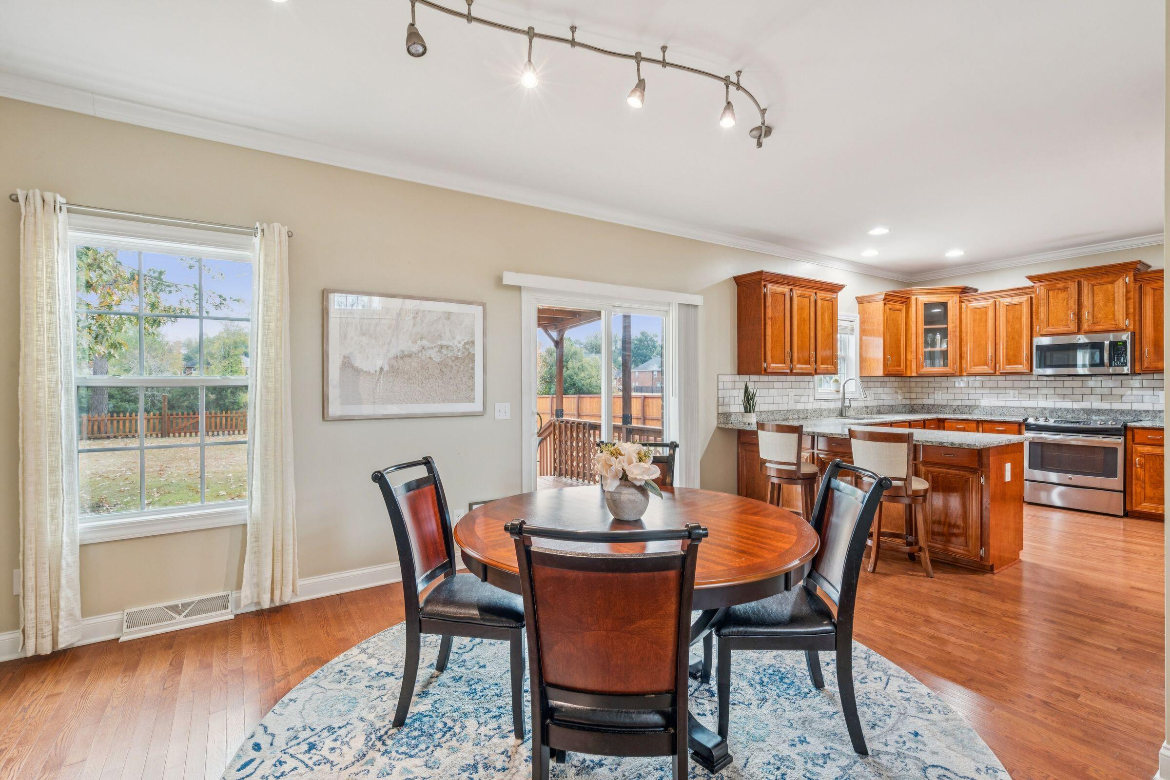 5516 Crescent View Drive