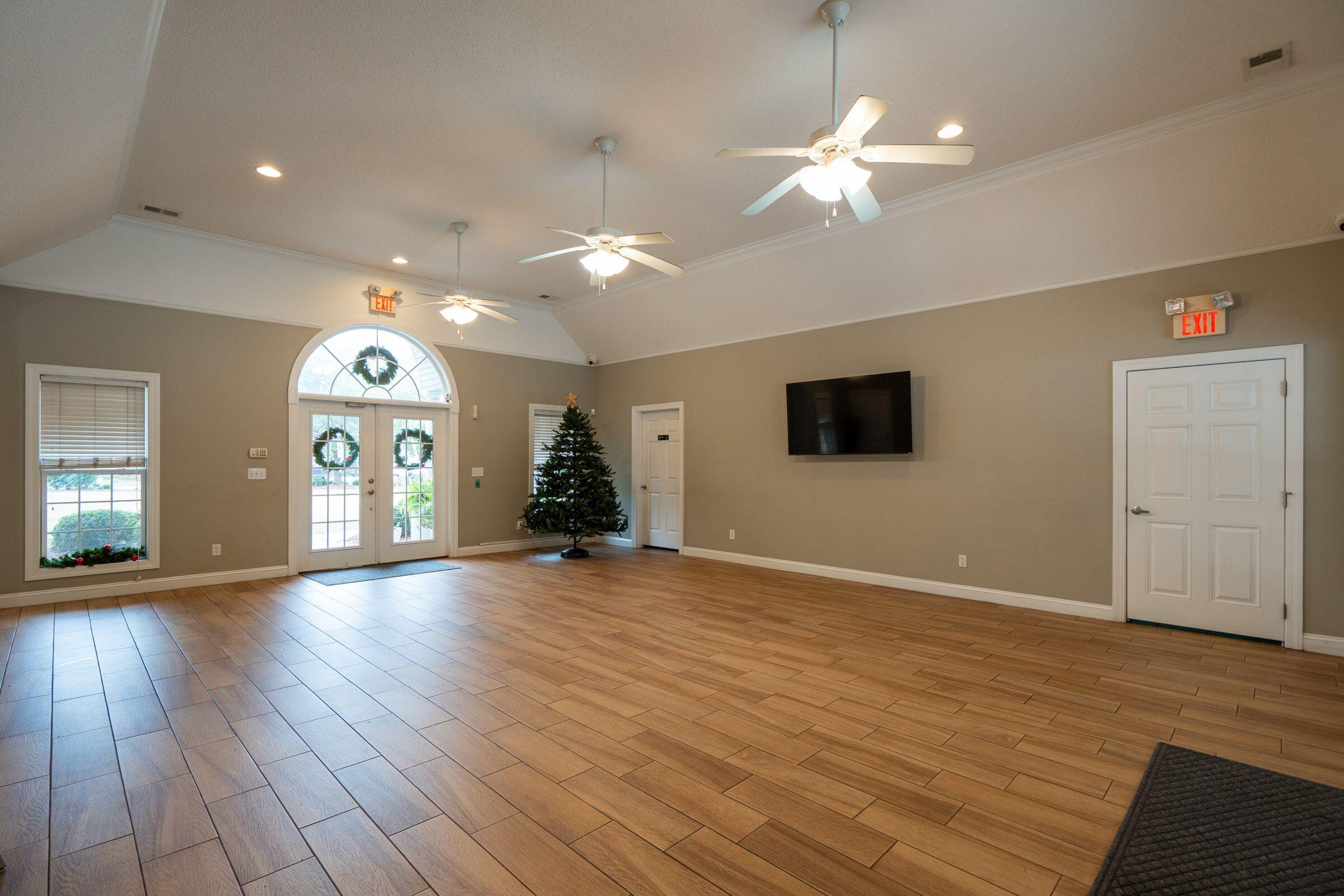 5516 Crescent View Drive