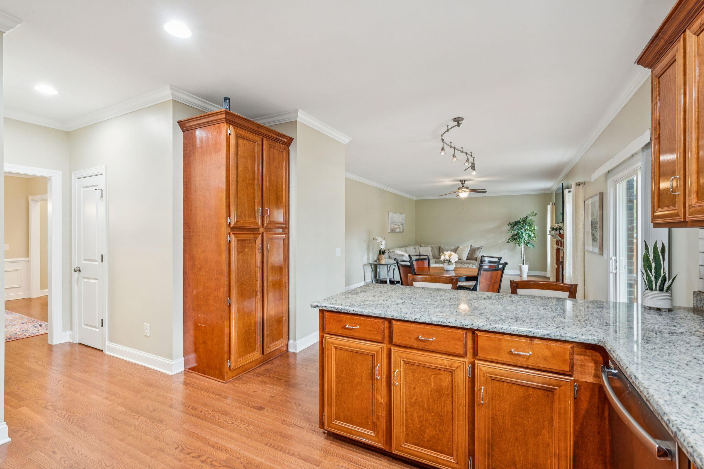 5516 Crescent View Drive