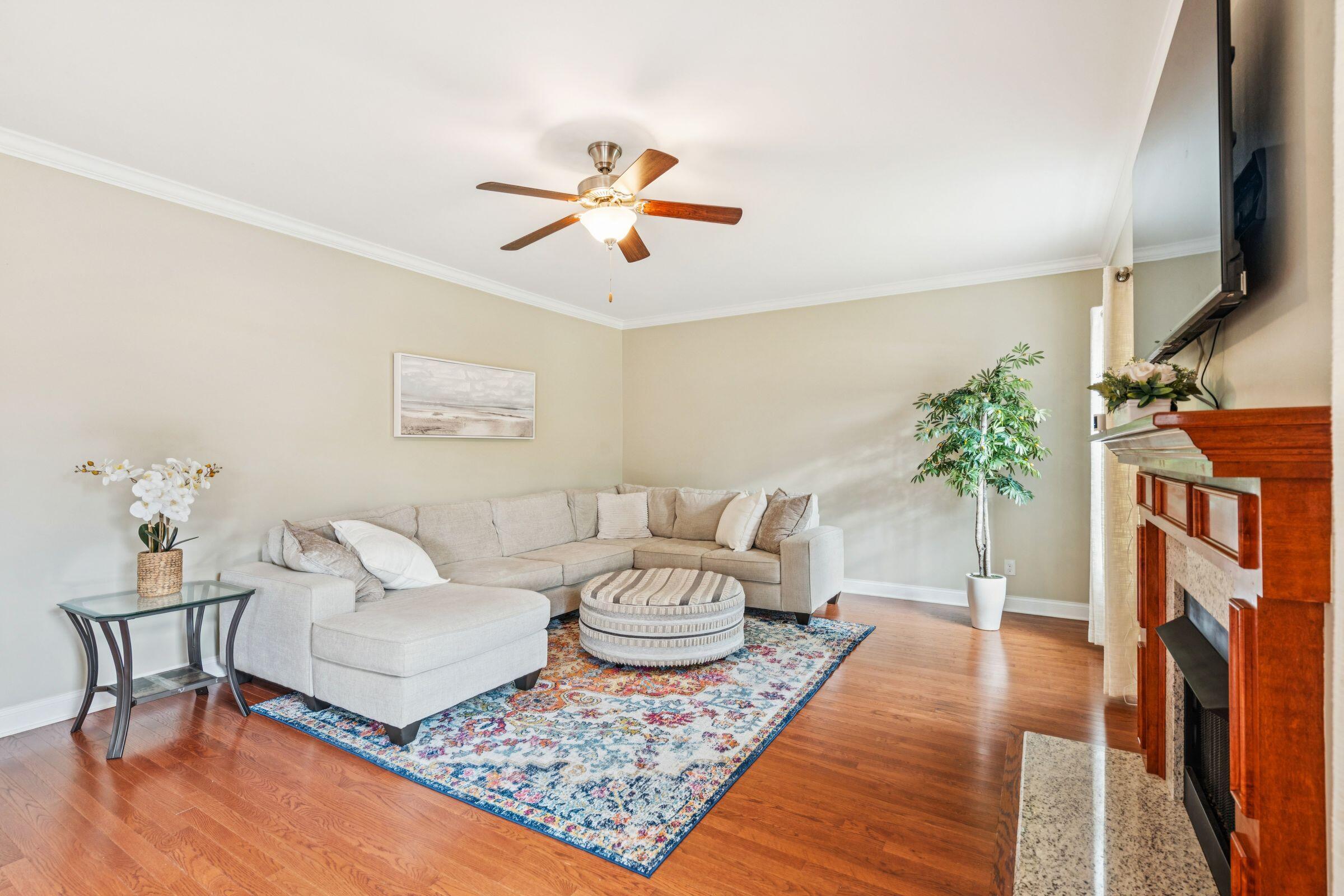 5516 Crescent View Drive