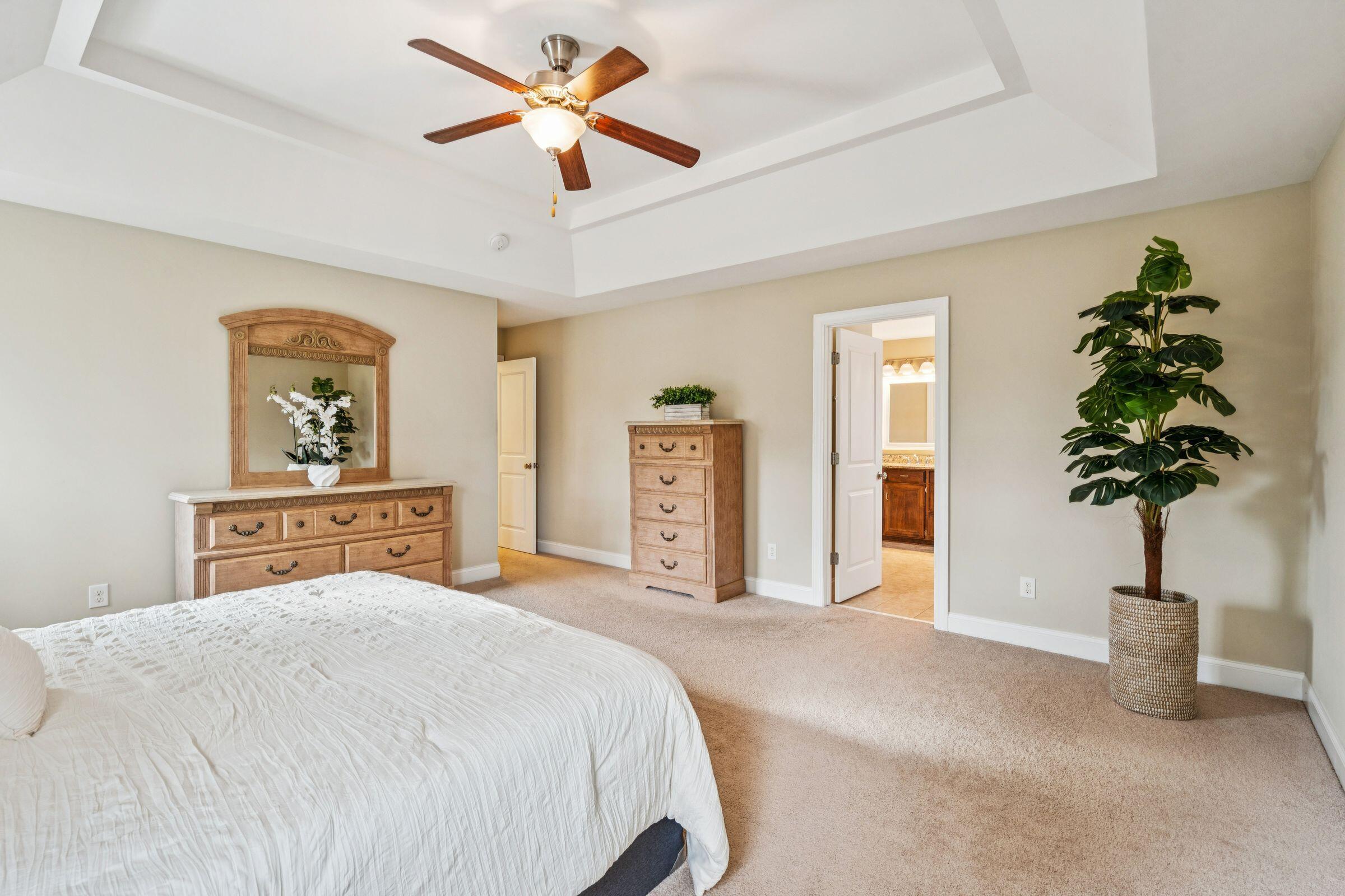 5516 Crescent View Drive