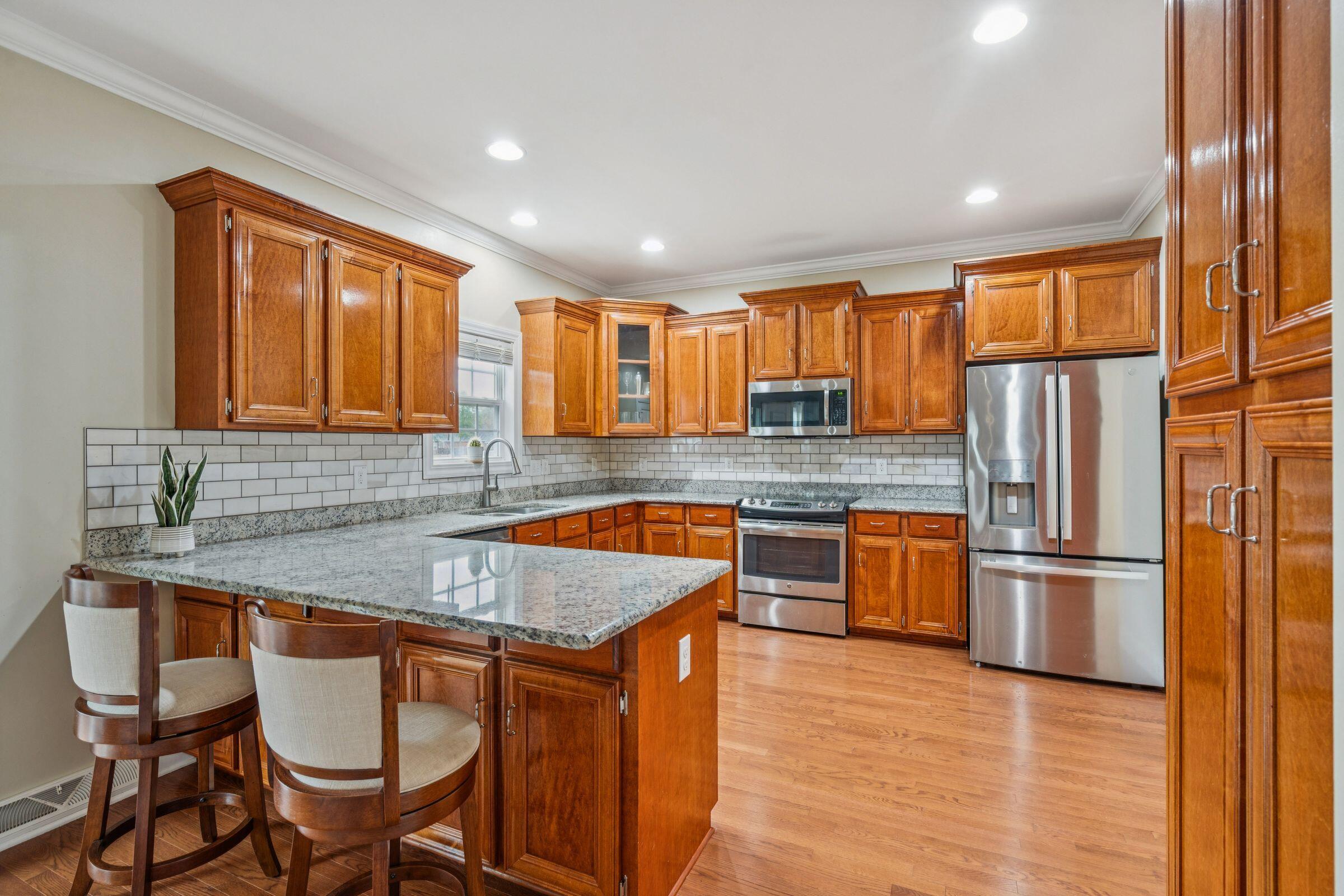 5516 Crescent View Drive