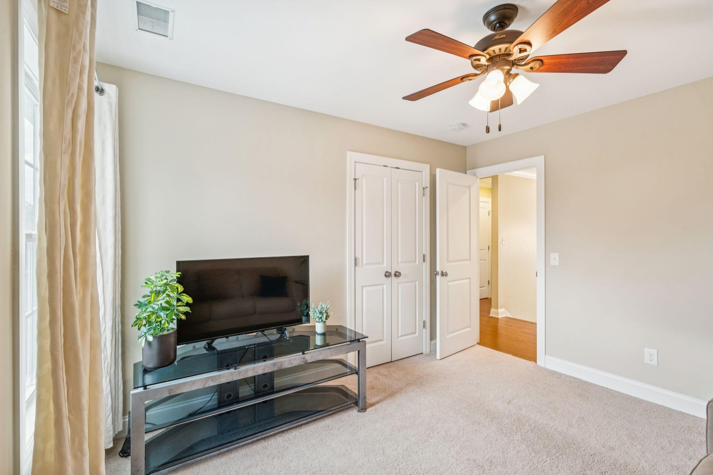 5516 Crescent View Drive