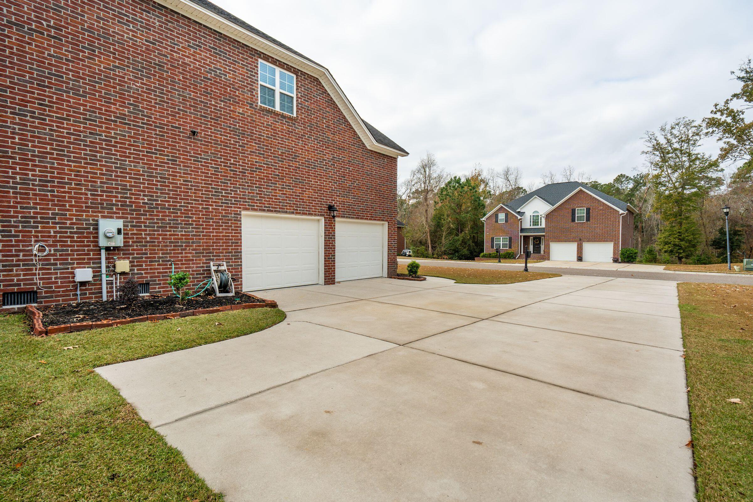 5516 Crescent View Drive