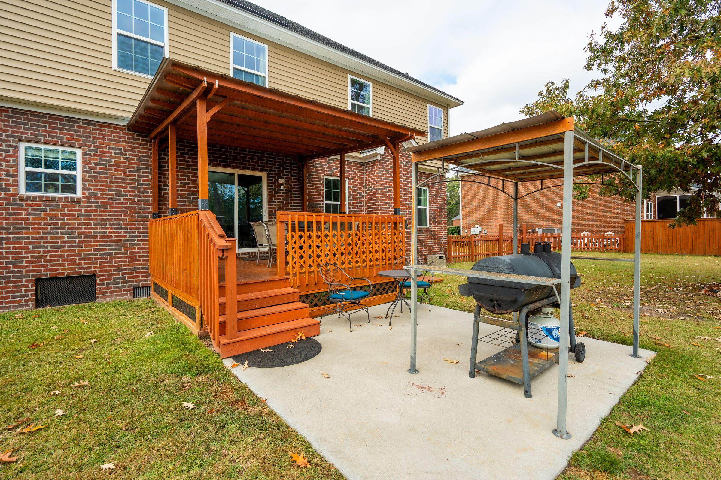 5516 Crescent View Drive