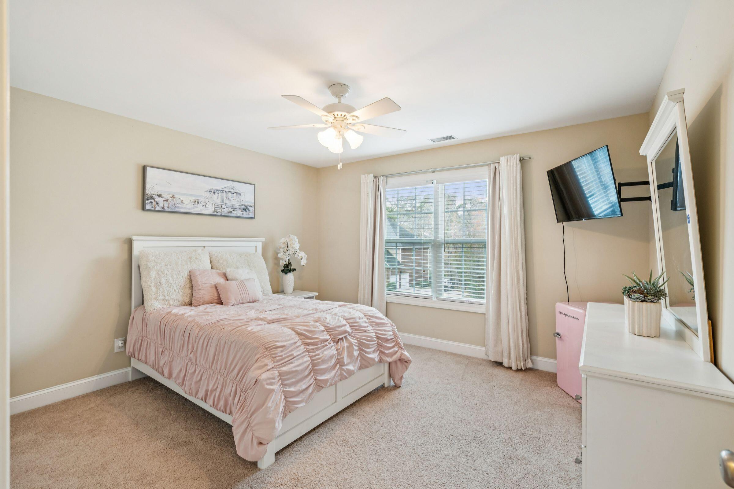 5516 Crescent View Drive