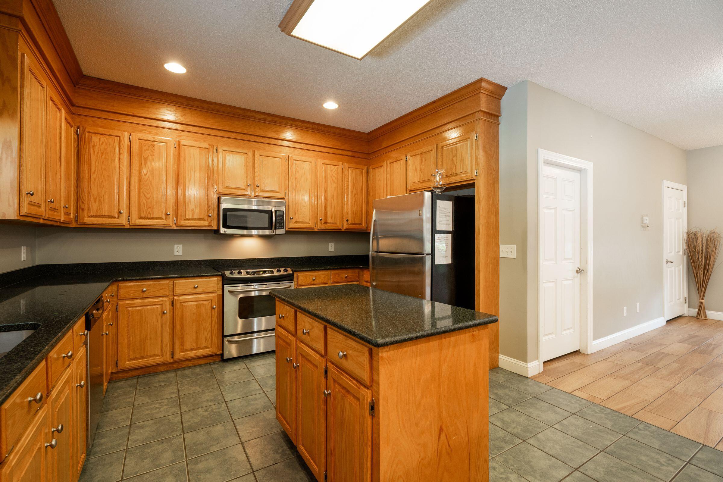 5516 Crescent View Drive