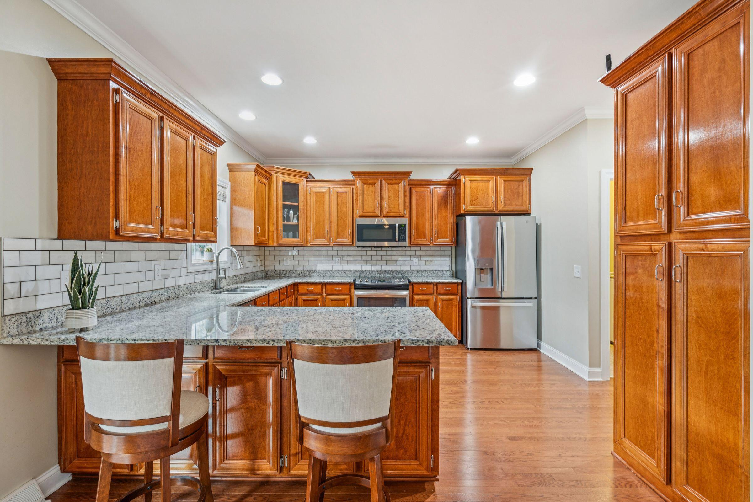 5516 Crescent View Drive