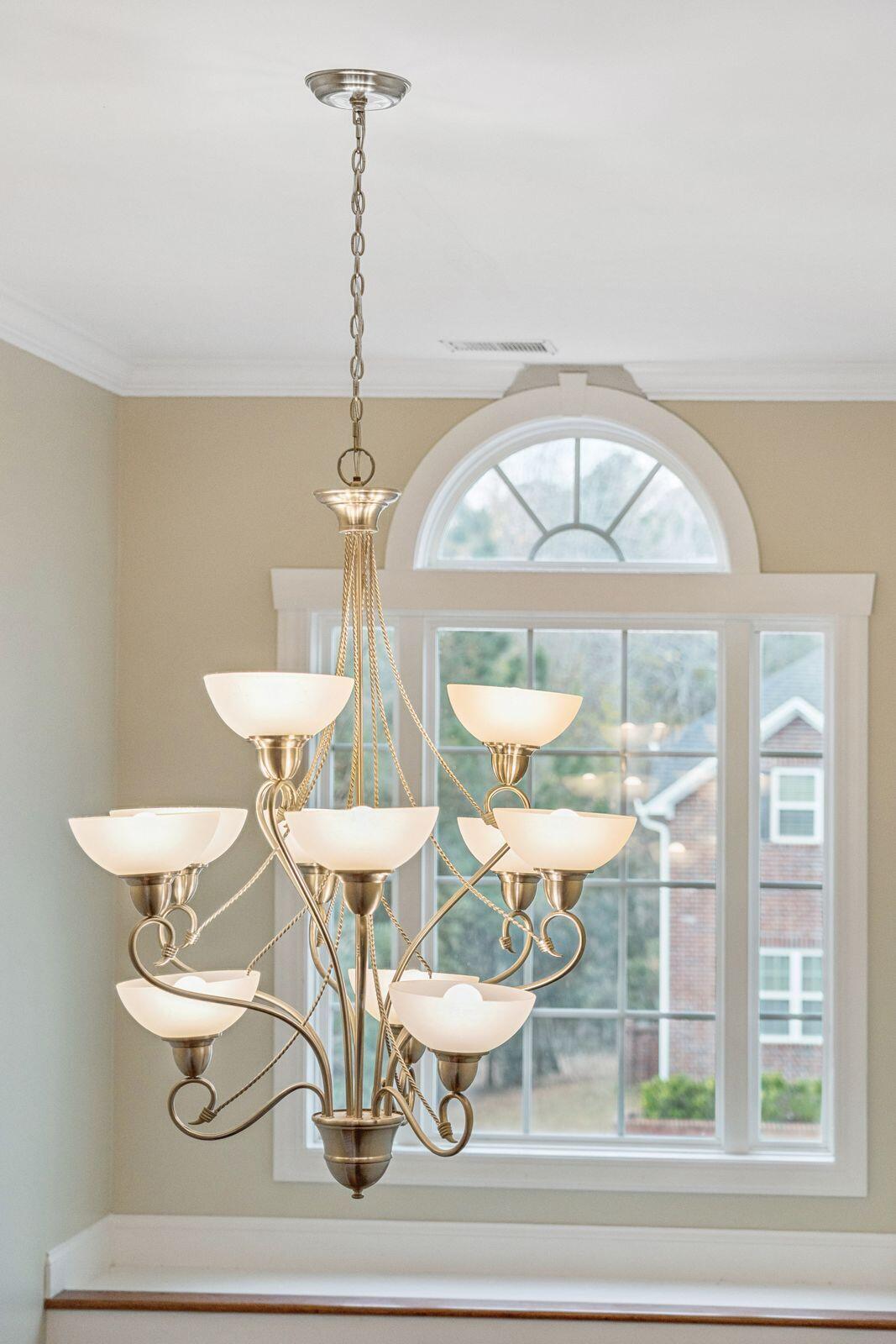 5516 Crescent View Drive