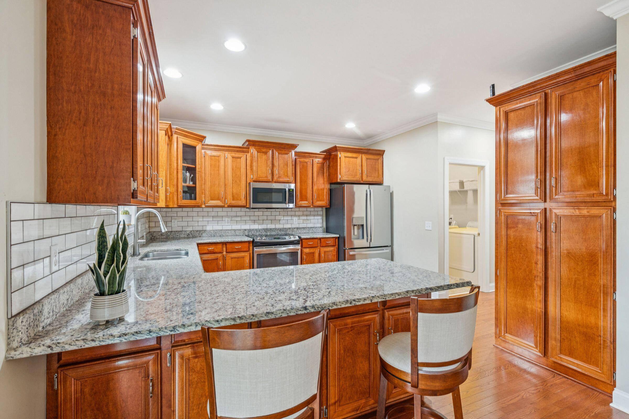 5516 Crescent View Drive