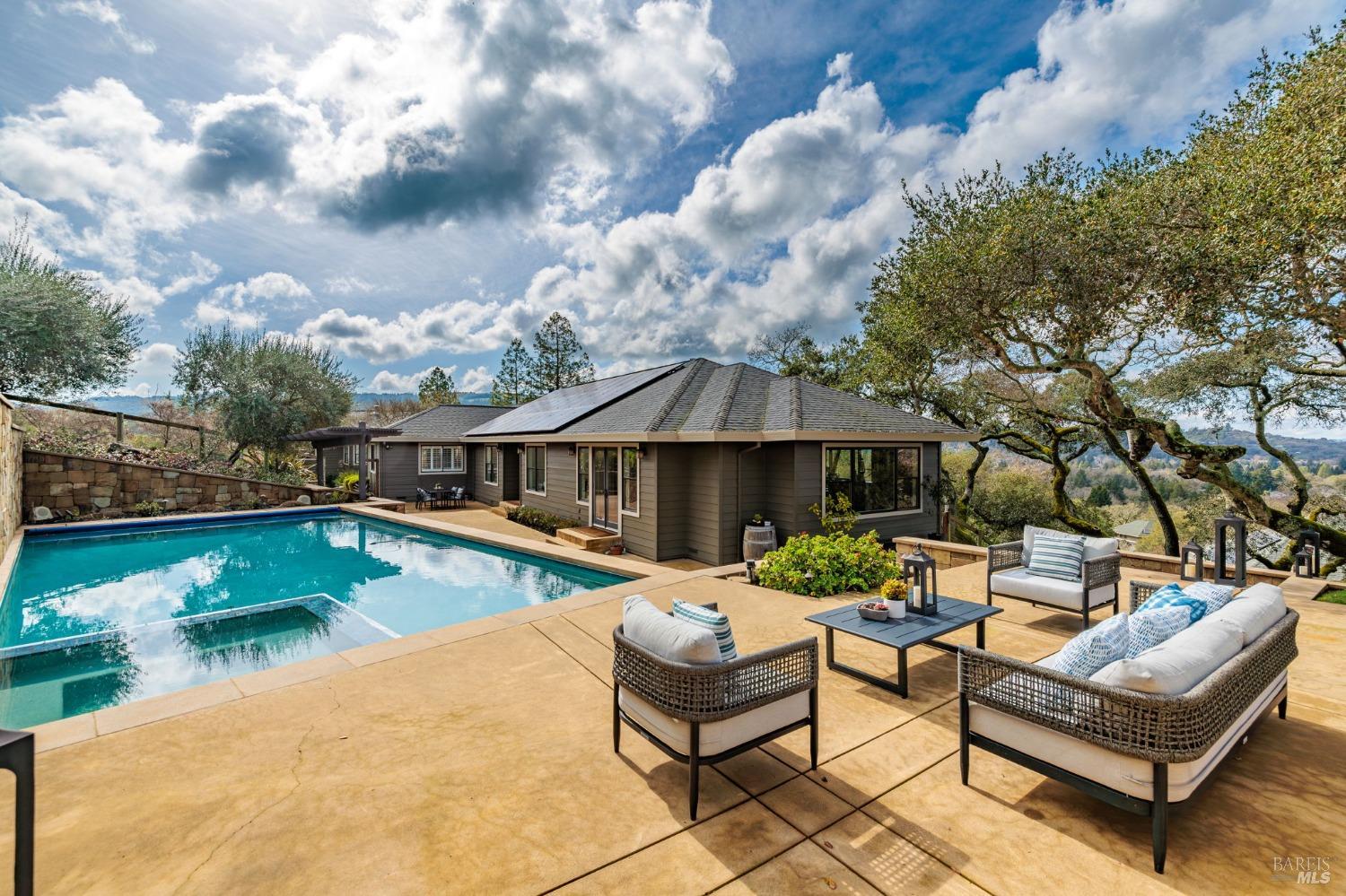 4735 Golf View Ct