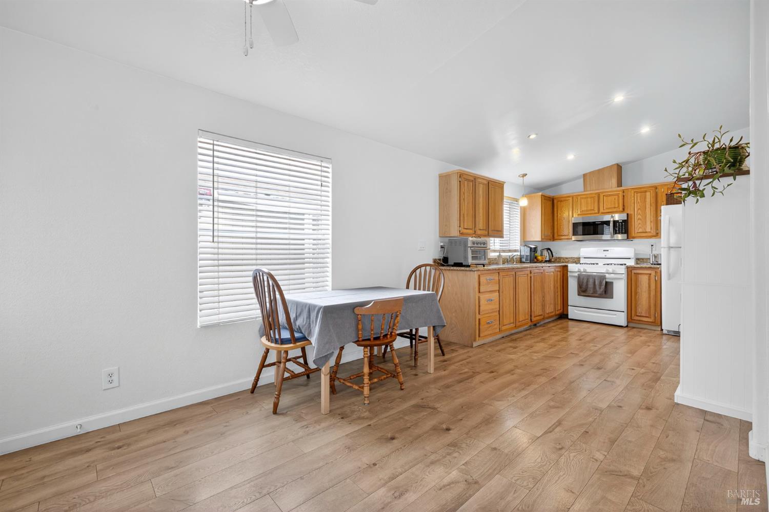 38 wayside Dr