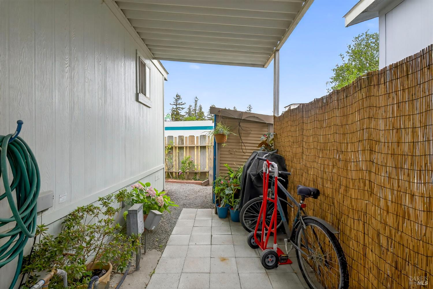 38 wayside Dr