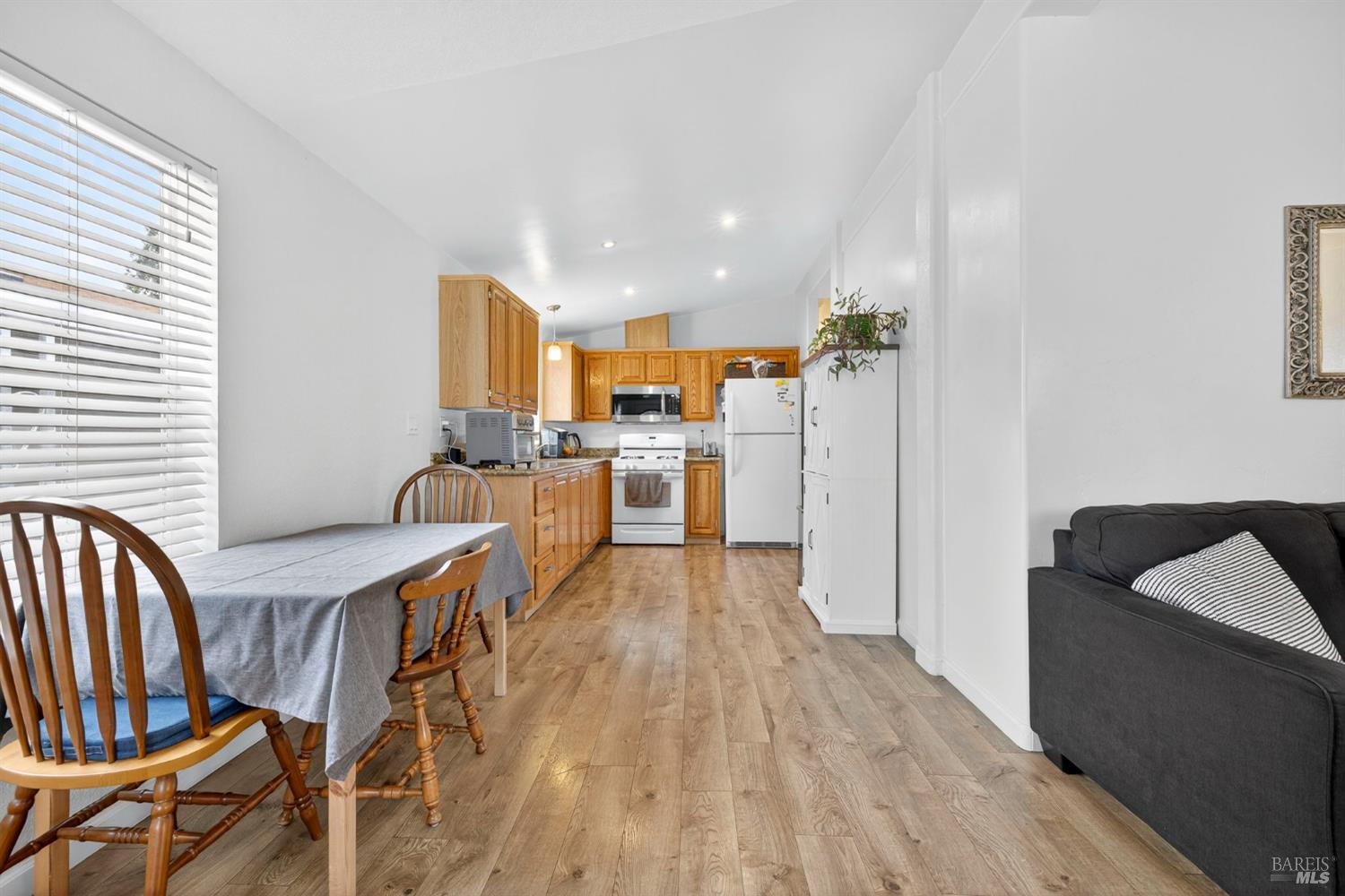 38 wayside Dr