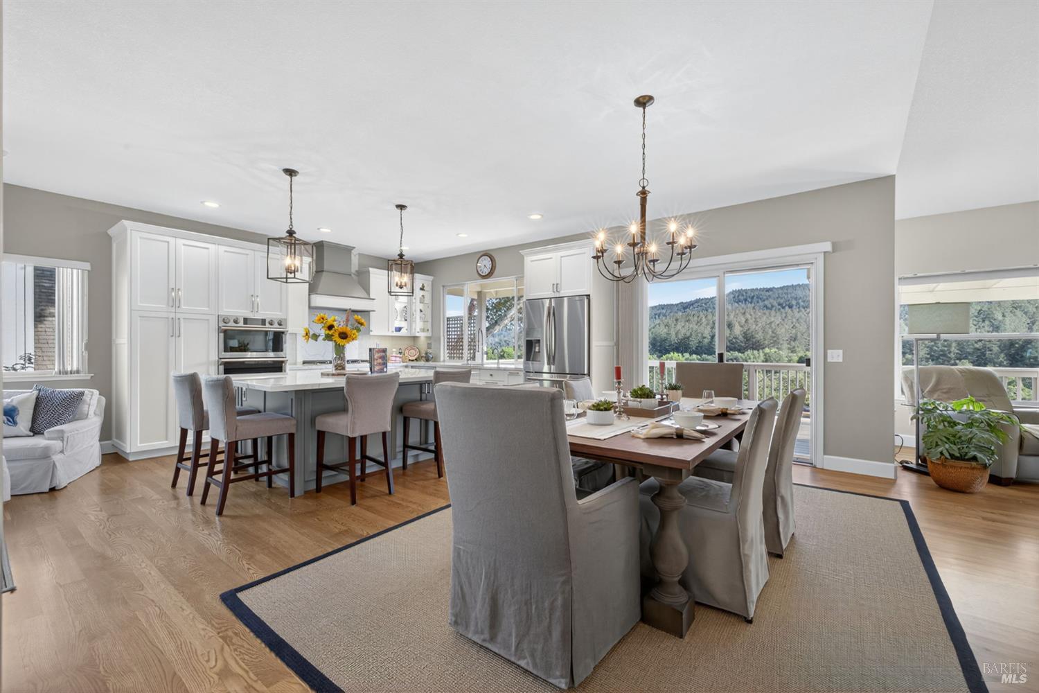 6382 Meadowridge Dr