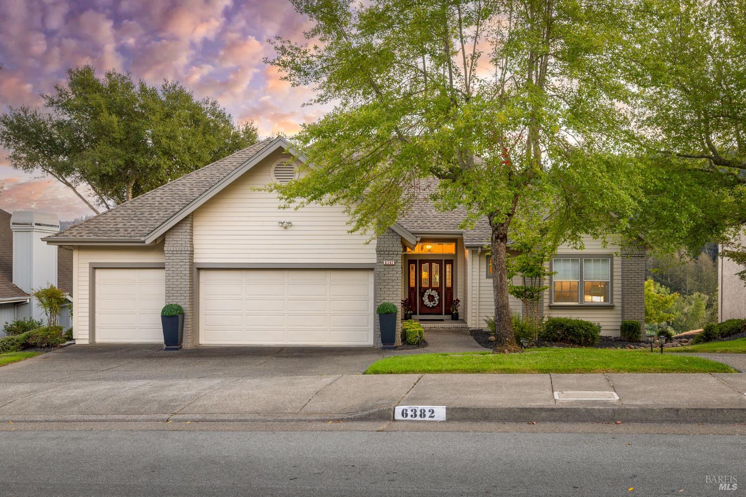 6382 Meadowridge Dr
