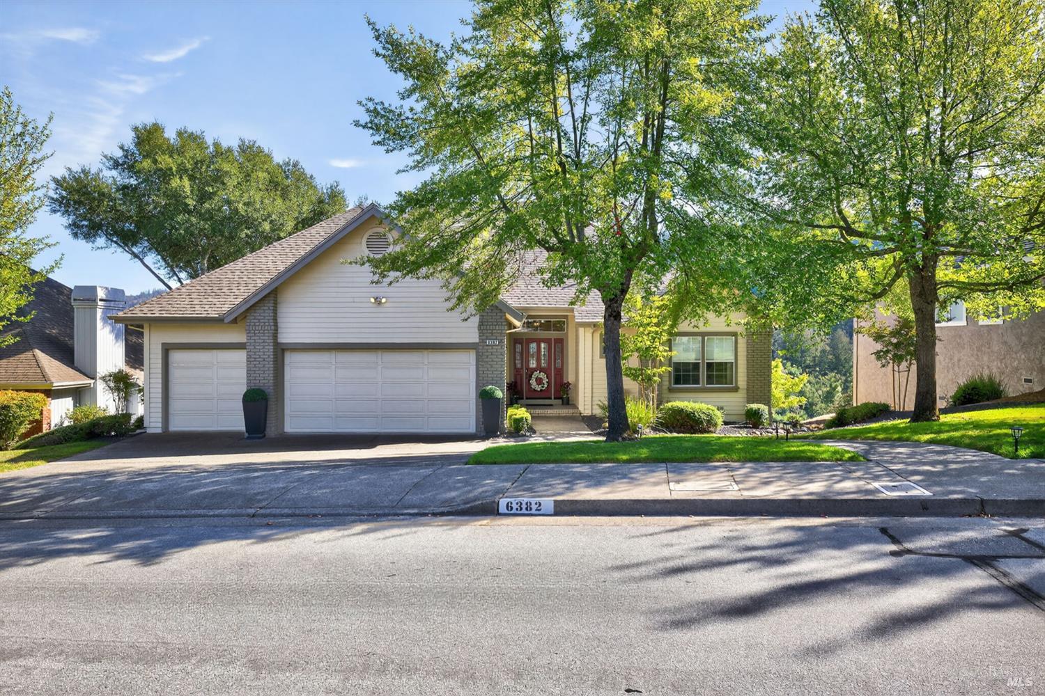 6382 Meadowridge Dr