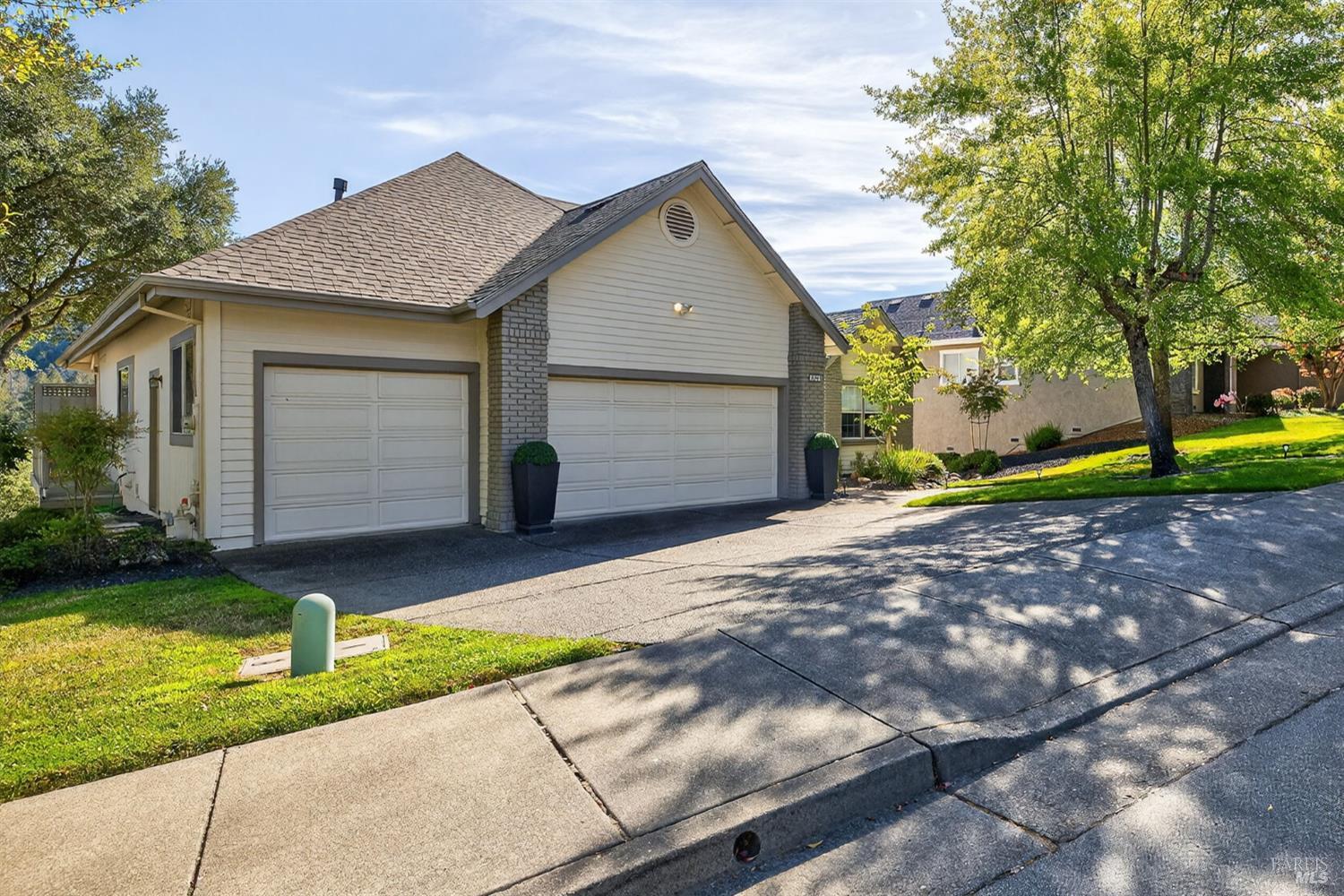 6382 Meadowridge Dr