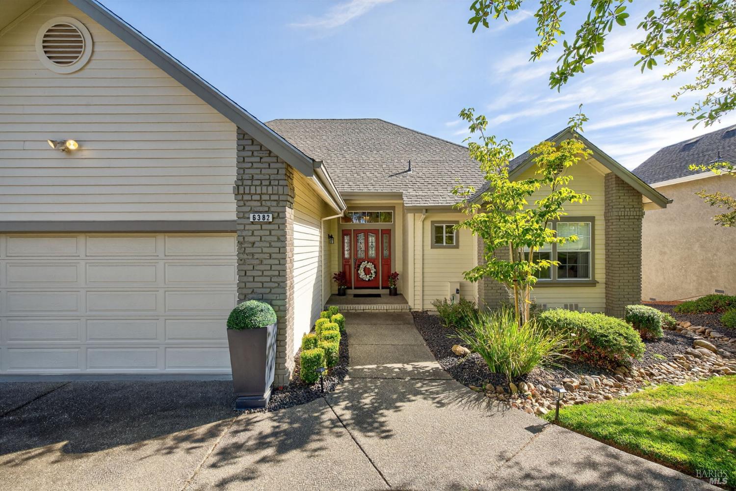 6382 Meadowridge Dr