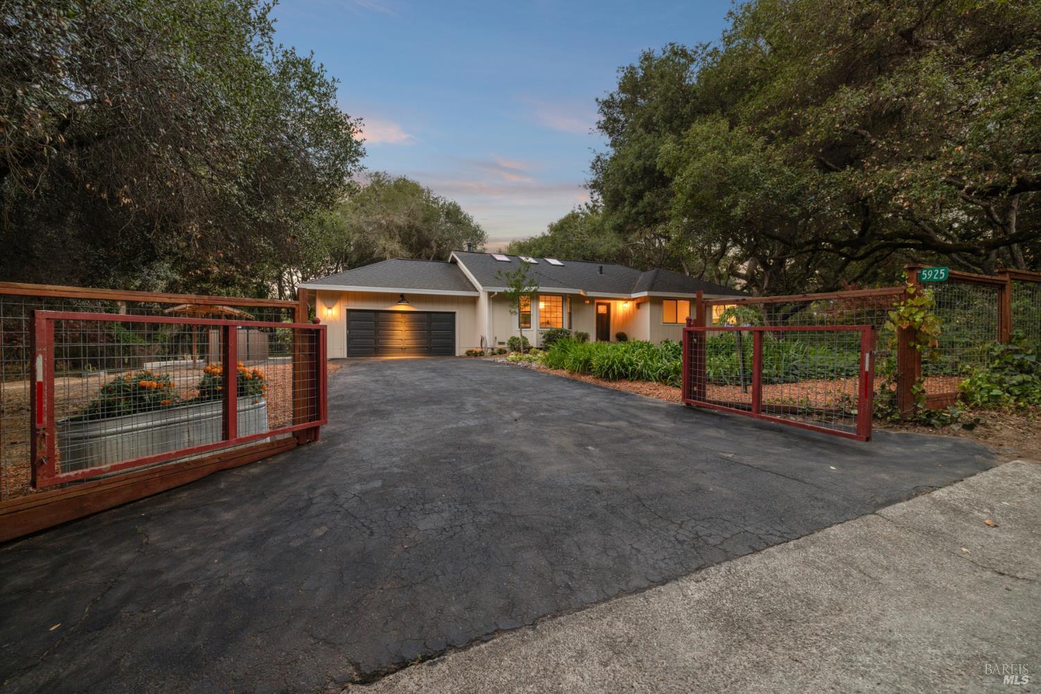 5925 Fredricks Rd