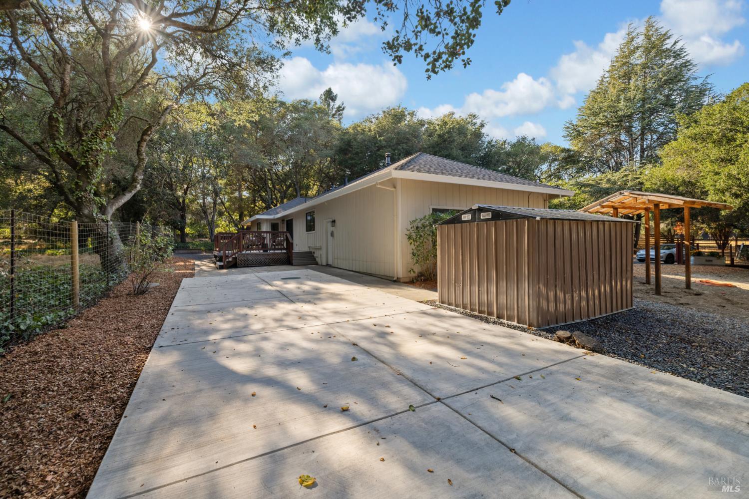 5925 Fredricks Rd