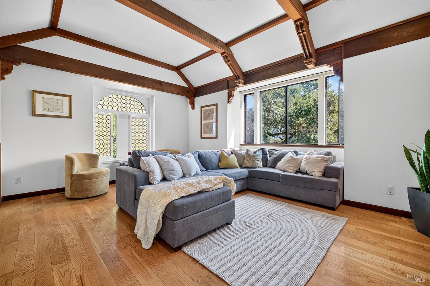 2591 Del Rosa Avenue
